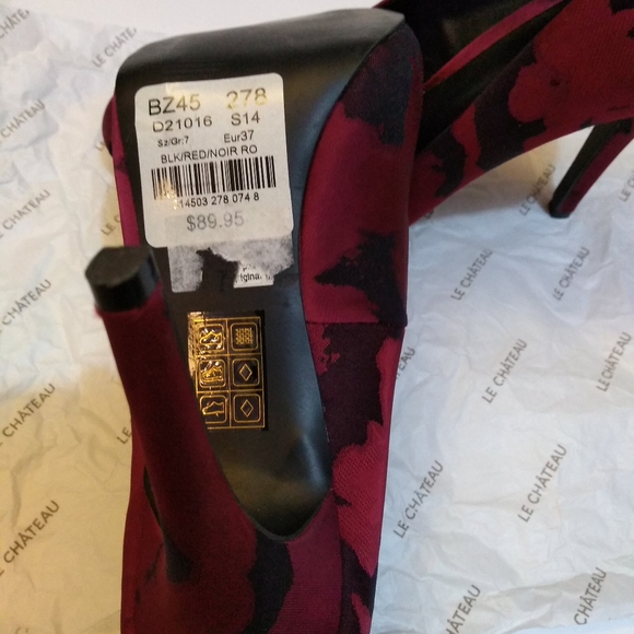 Le Chateau high heel satin pumps (red/pattern) - Picture 3 of 5
